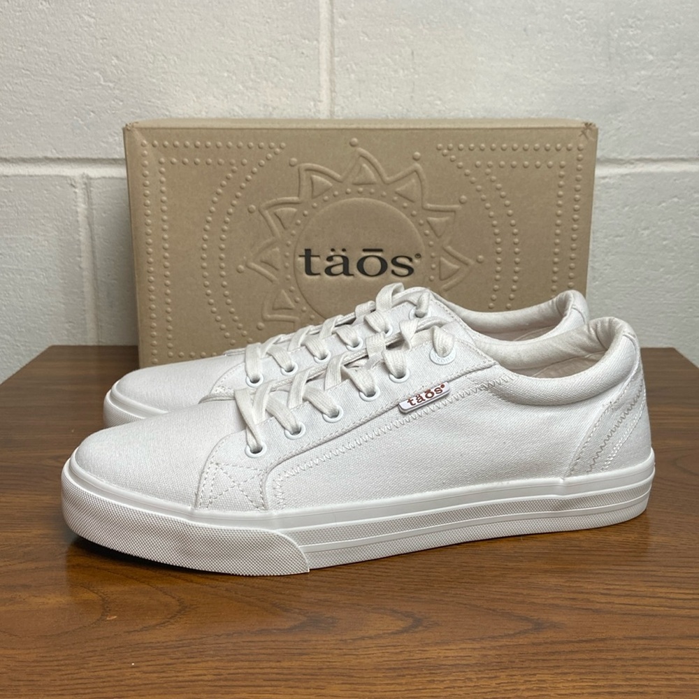 NIB‎ Taos Women's Plim Soul Low Top Lace up Sneakers Size 11W - white canvas